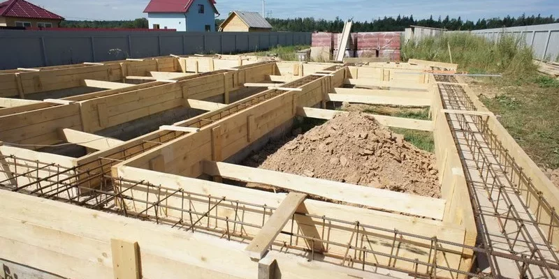 От фундамента до крыши: основные этапы строительства дома